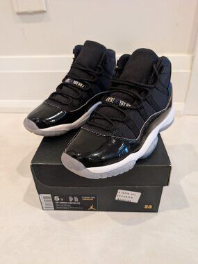 Air Jordan 11 Retro BG Black/ Concord White Size 5 Youth Women's 6.5